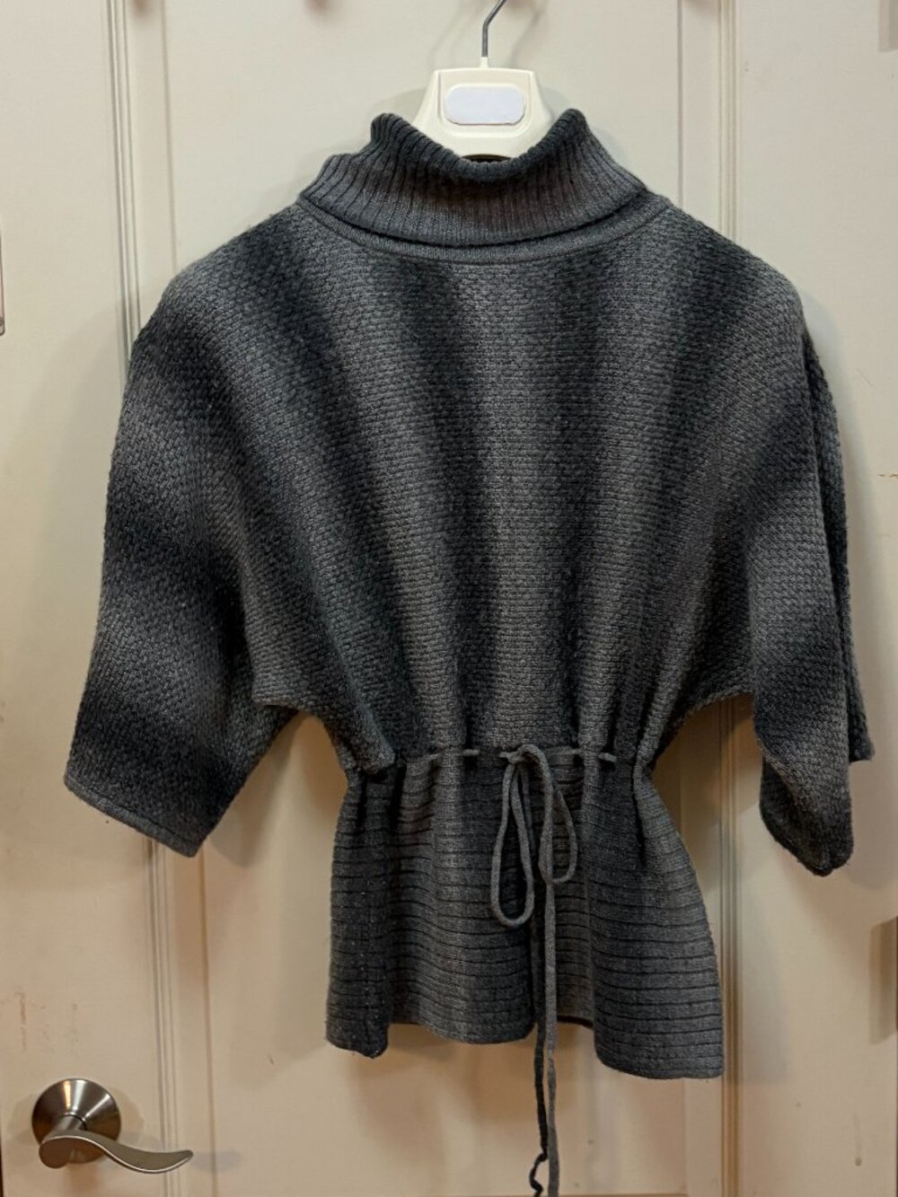 Dress Barn Women's Size M 60% Acrylic/30% Wool/10% Rayon L/S Sweater. Grey.